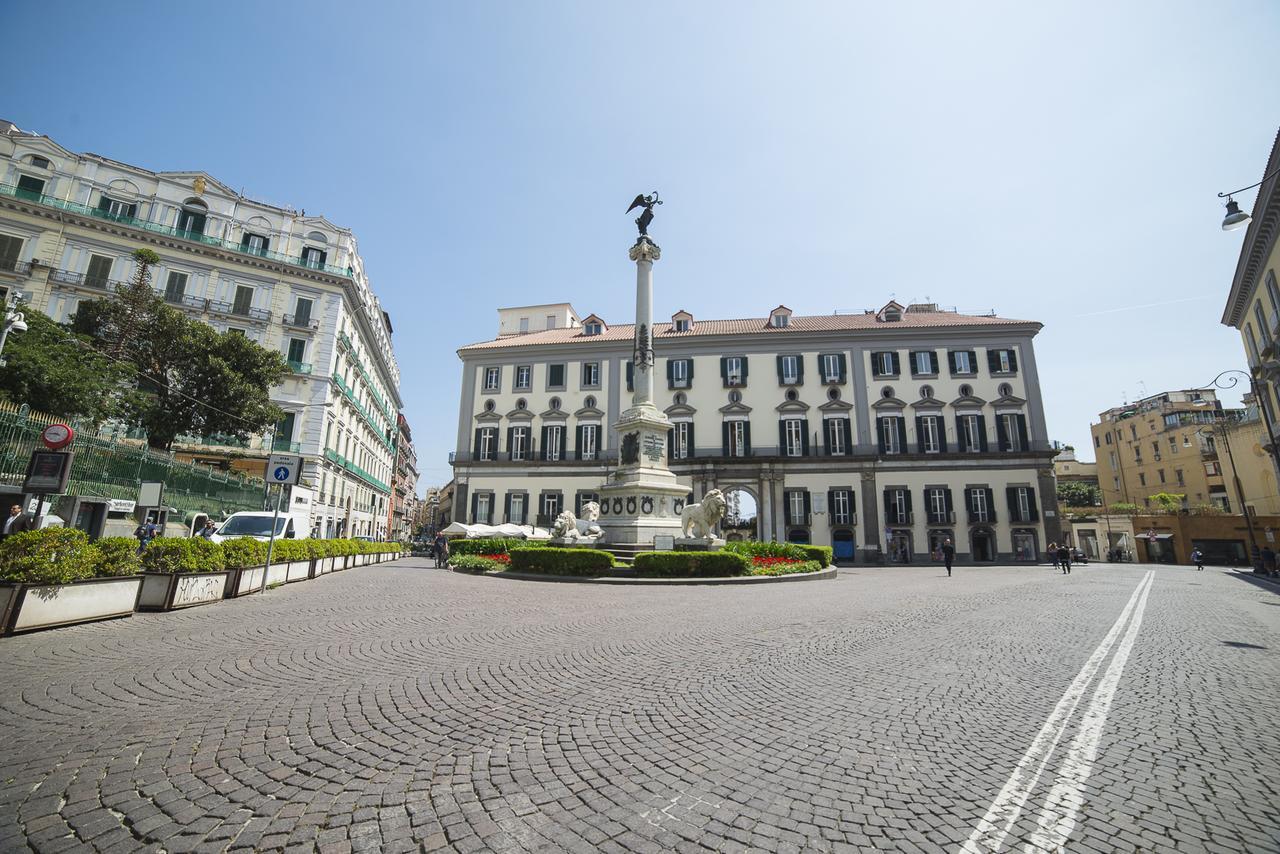Le Stanze Di Piazza Dei Martiri Bed and Breakfast Napels Buitenkant foto