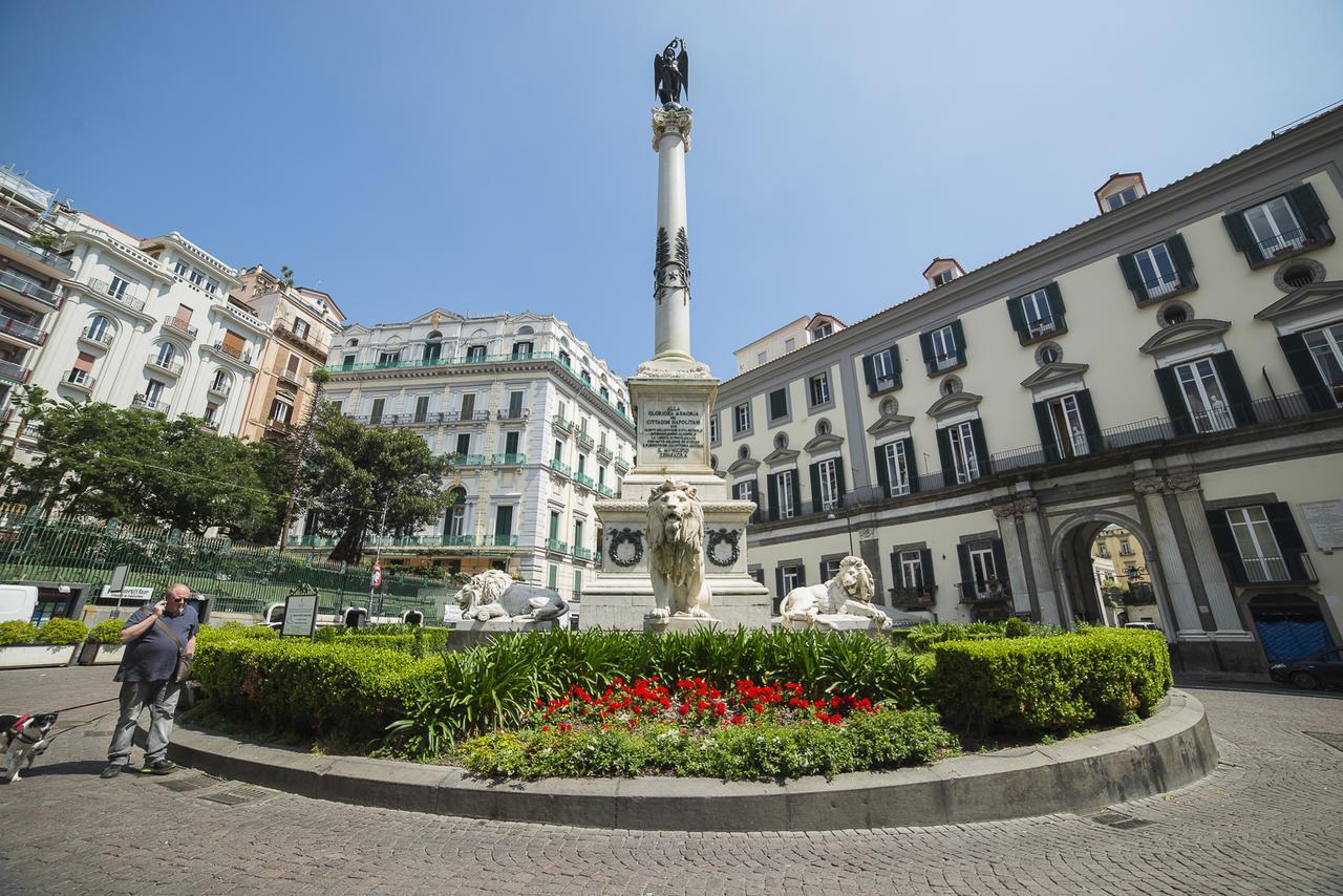 Le Stanze Di Piazza Dei Martiri Bed and Breakfast Napels Buitenkant foto