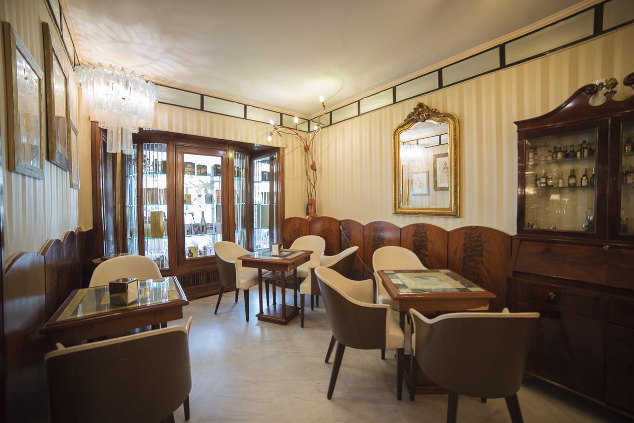 Le Stanze Di Piazza Dei Martiri Bed and Breakfast Napels Buitenkant foto